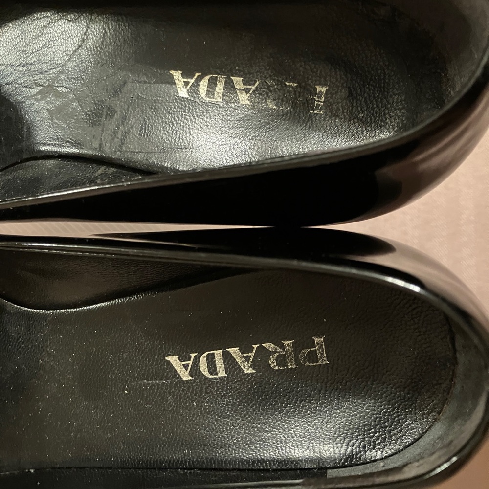 Prada Black and Cream Patent Leather Pumps with Prada Buckle - Picture 5 of 7